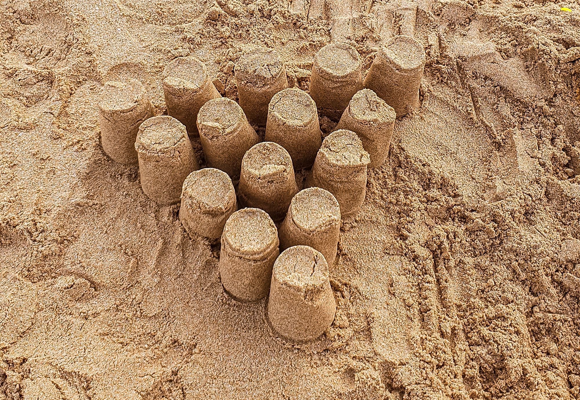 Baby-Beach-Games-Sand-Bowling.jpg