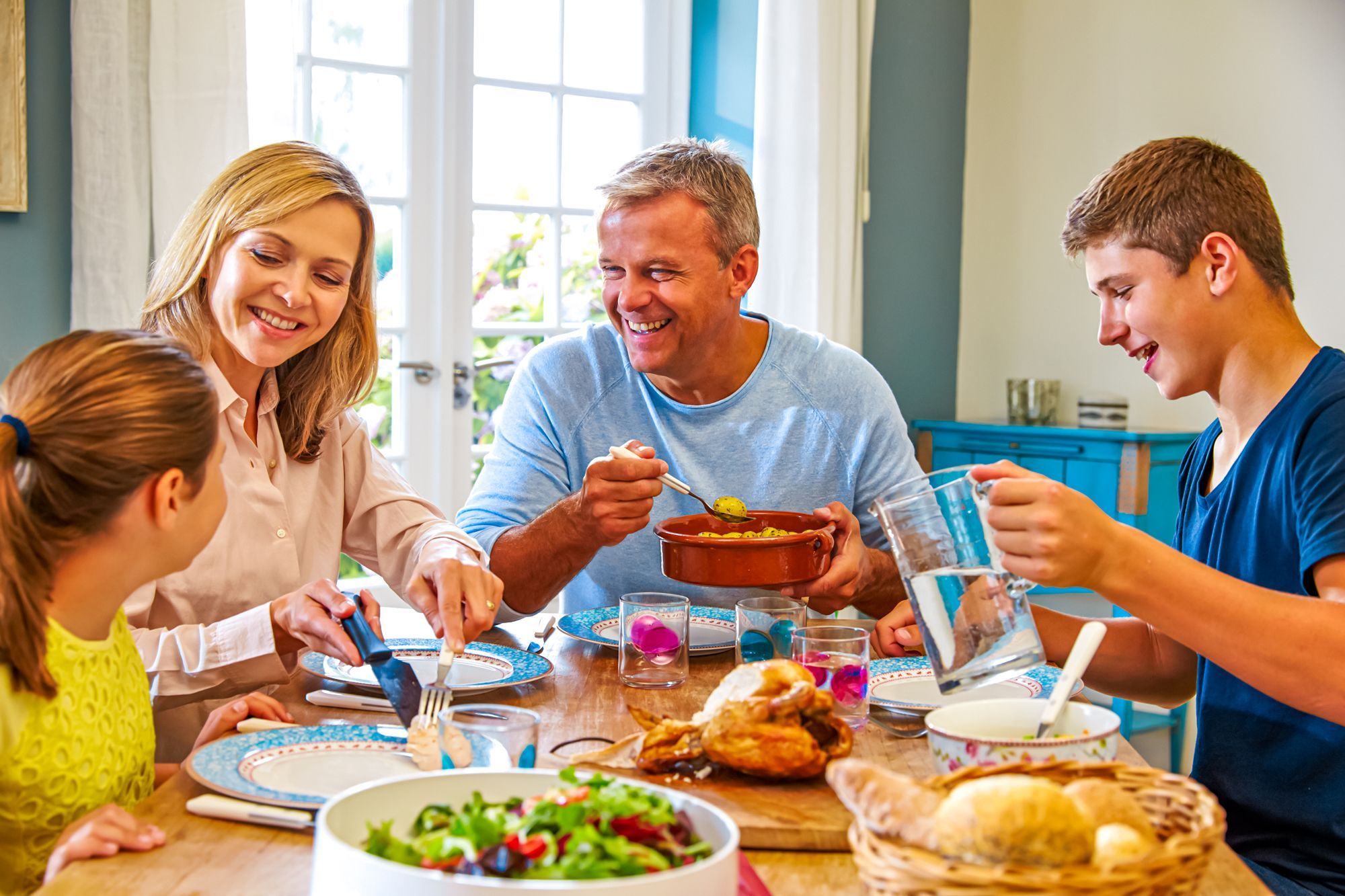 Family-Meal-Screen-Time.jpg