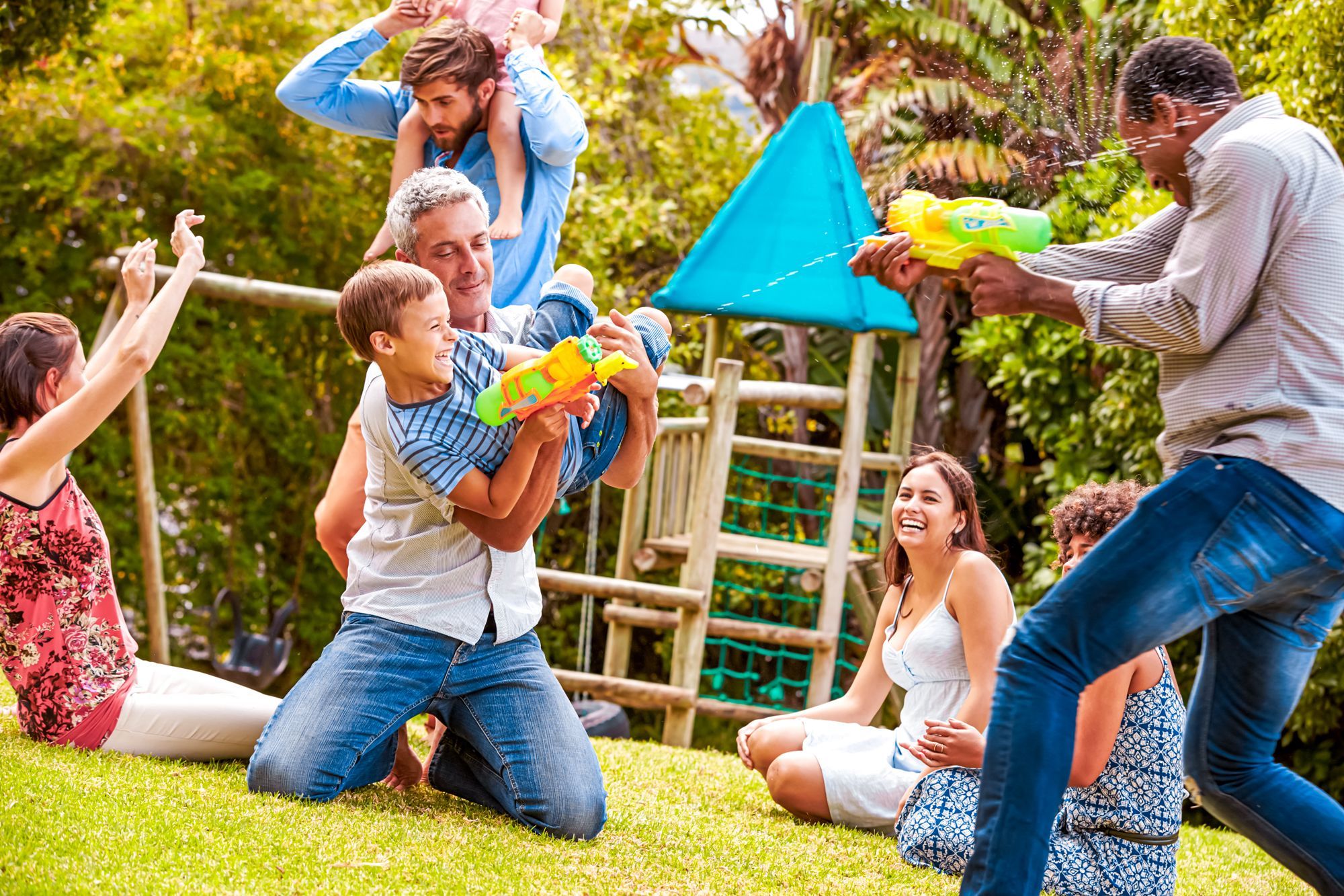 Family-Outdoor-Activity-Screen-Time.jpg