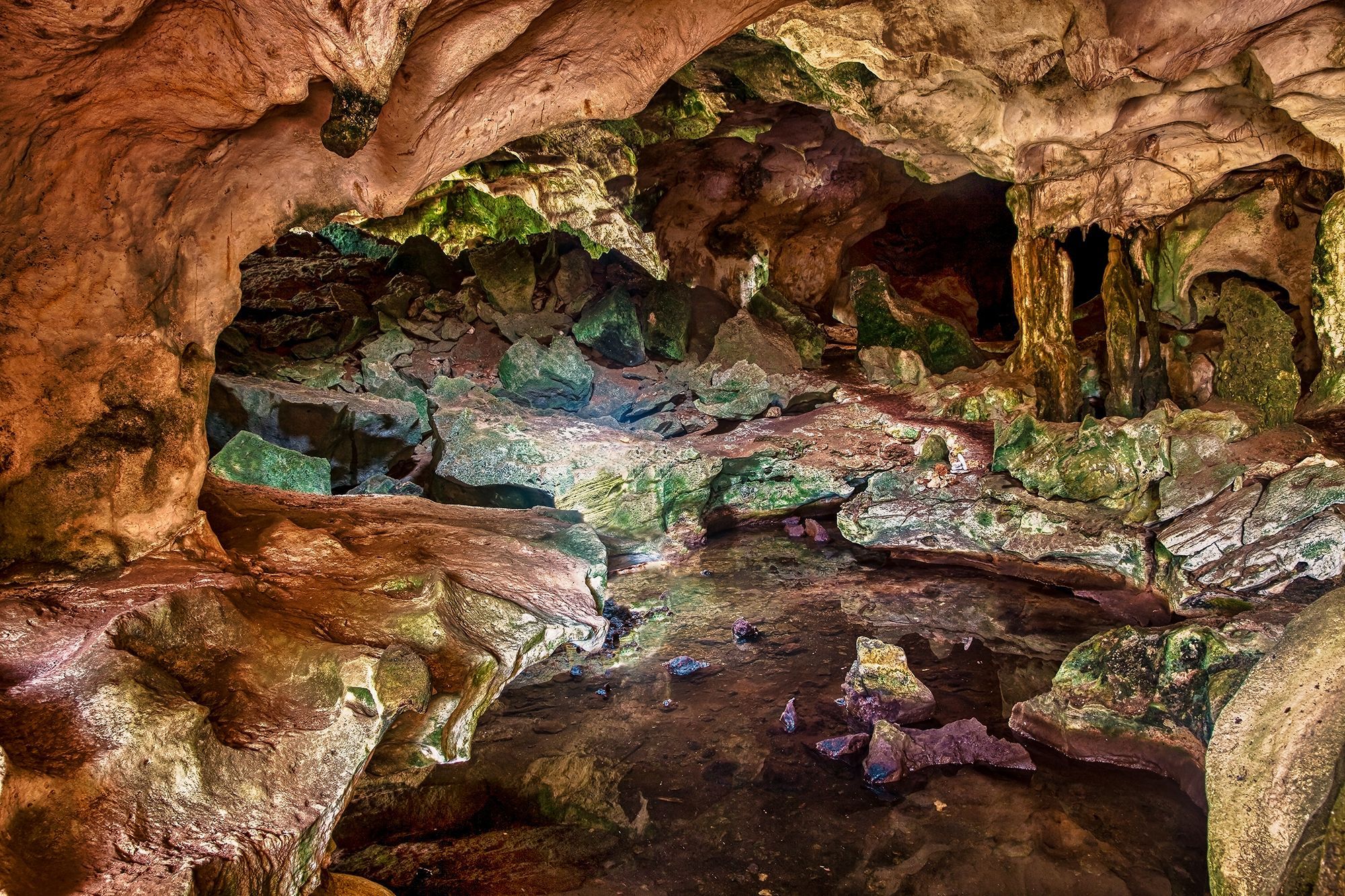 Interior-Green-Grotto-Caves-Jamaica.jpg