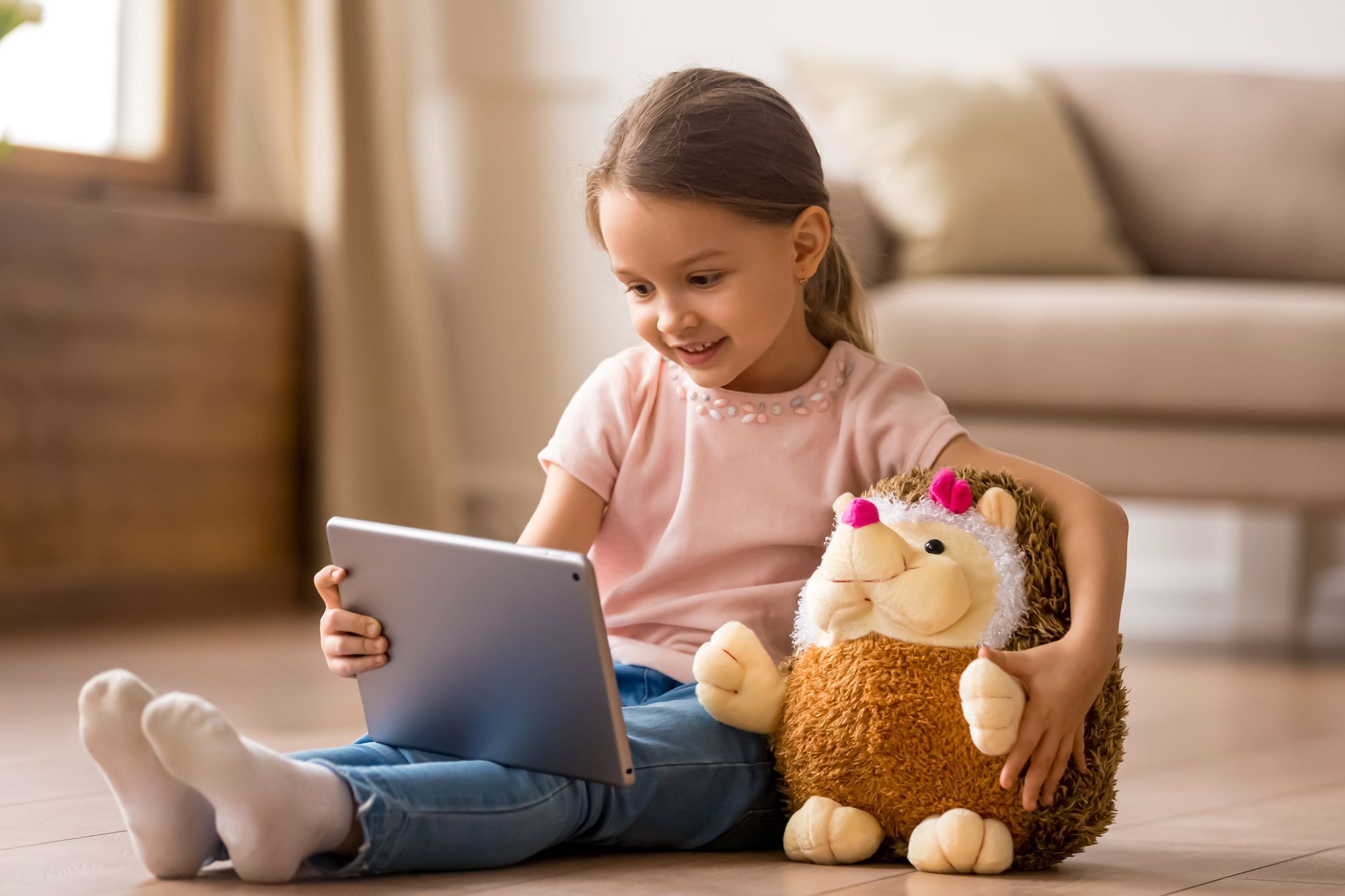 Kid-Watching-Tablet-Screen-Time.jpg
