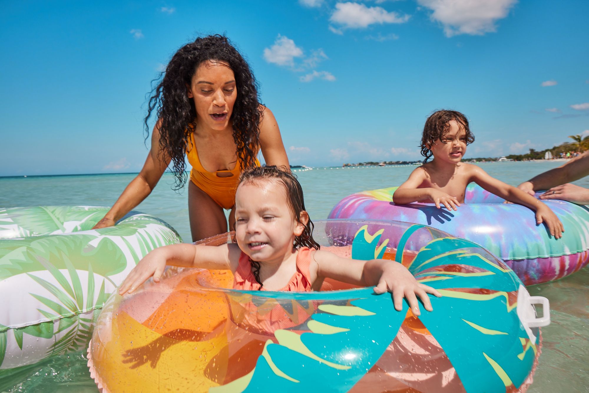 SHOT_02_BEACH-FLOATS_478.jpg