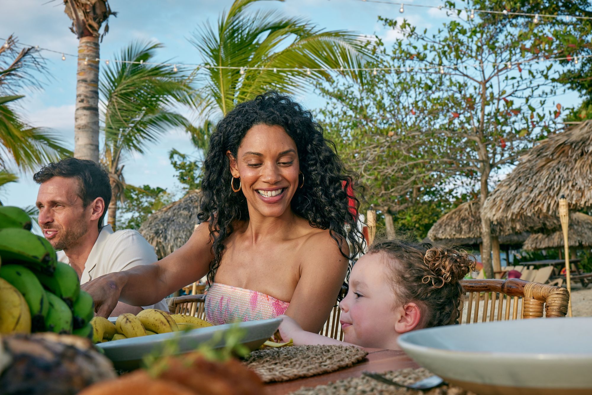SHOT_23_DINNER-ON-BEACH_3575.jpg